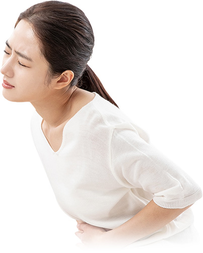 배를 움켜쥔 사진