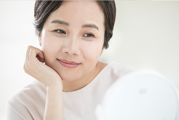 중년 여성 사진