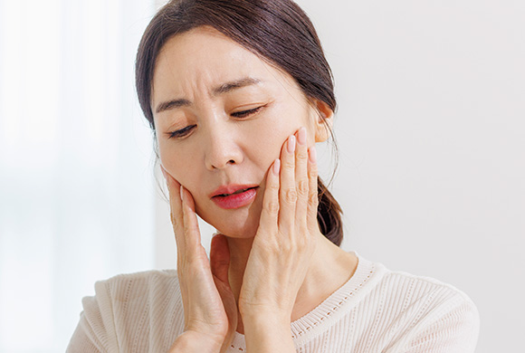 중년 여성 사진